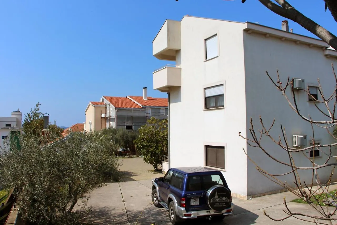 Apartmani Amado/Lozic زادار 0*,