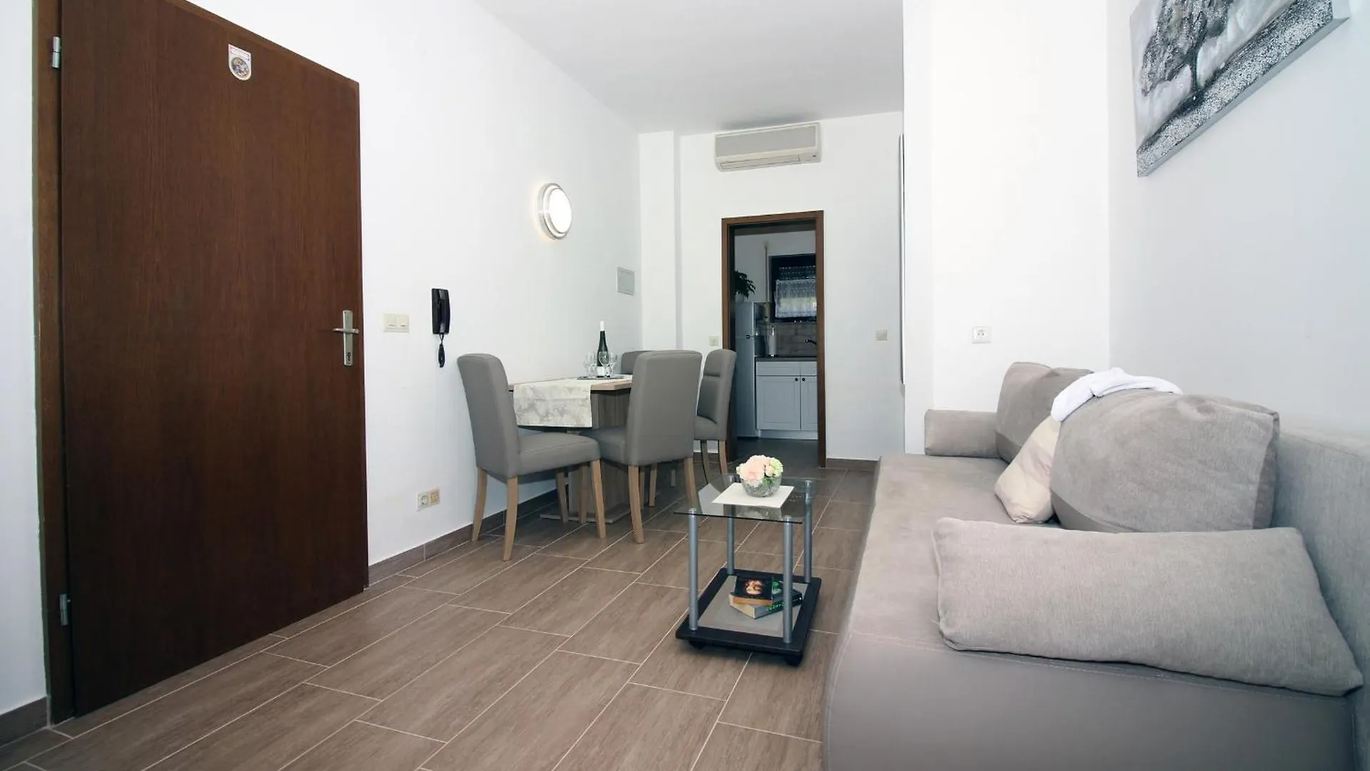 Apartmani Amado/Lozic Zára