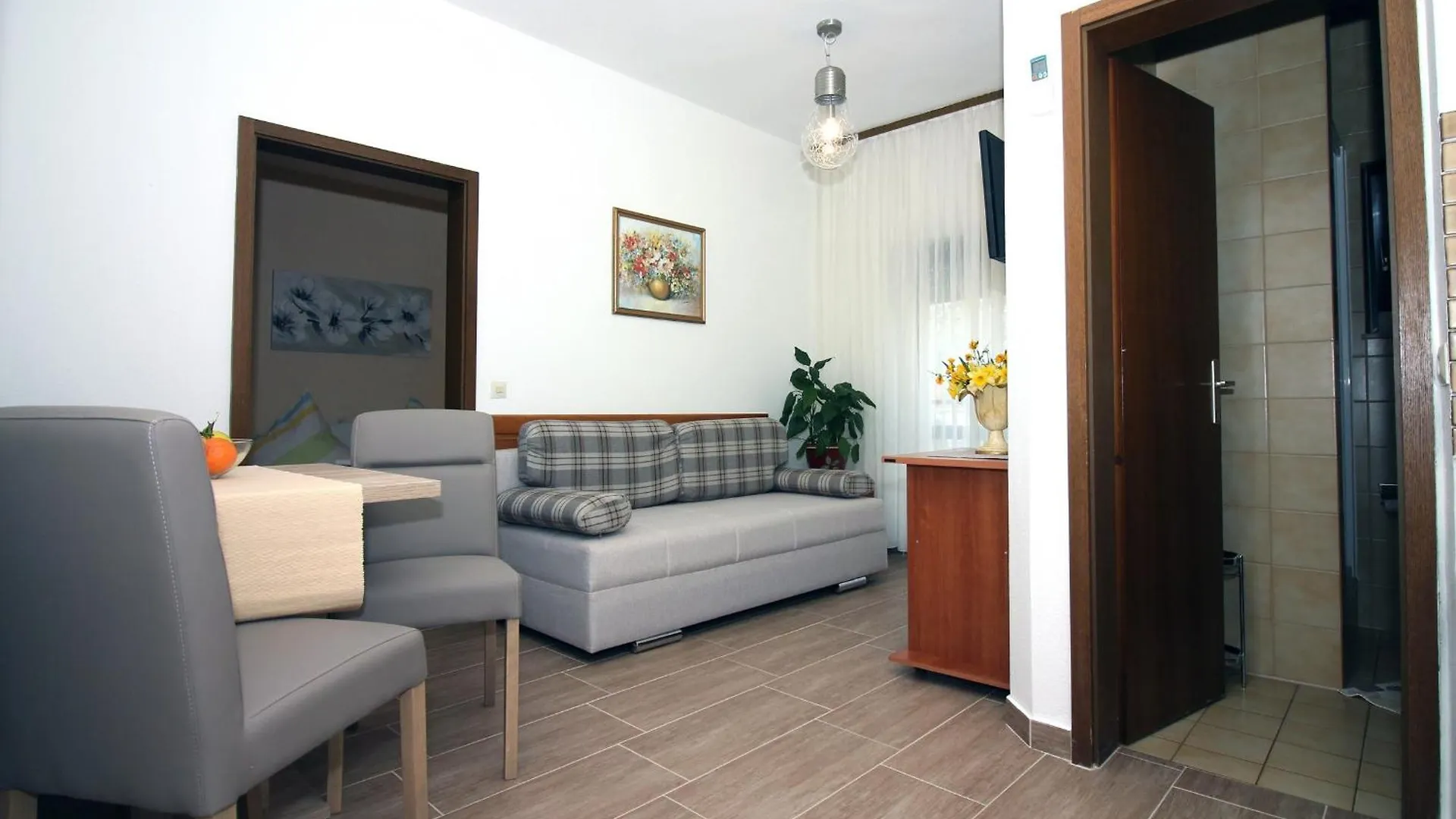 Apartmani Amado/Lozic Zára 0*,  Horvátország