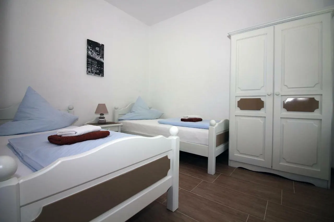 Apartmani Amado/Lozic Zára 0*,